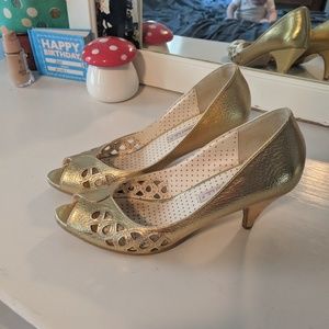 Modcloth gold heels